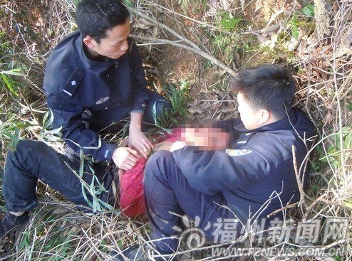 大年三十窃贼盗采“风水树”　民警山林紧追擒贼