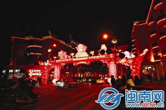 元宵灯会提前亮灯迎客