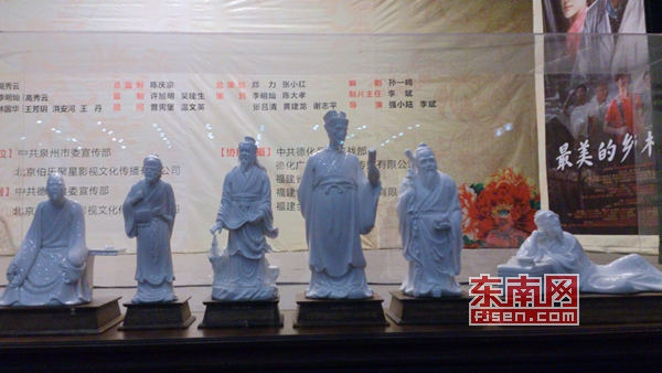 《中国古代医学家》陶瓷作品