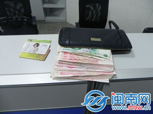 被偷钱夹里有9300多元现金和银行卡