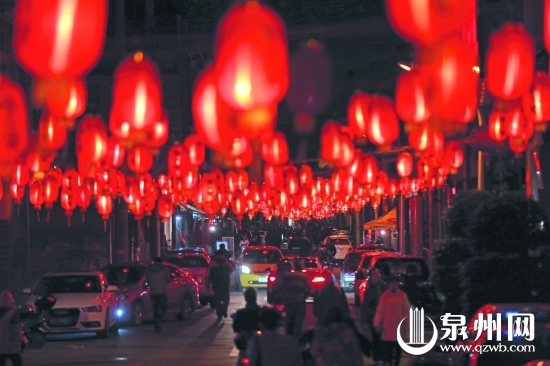 后城花灯汇成灯海