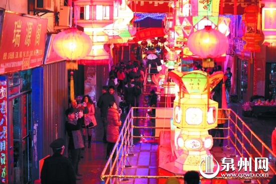 后城花灯吸引众多市民的目光