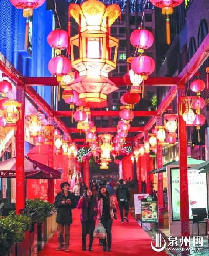 泉州浦西万达金街逛灯会品小吃