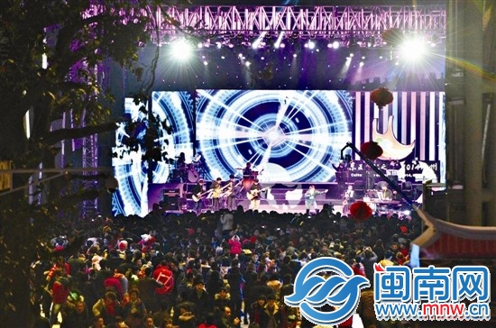 昨晚7时30分，“青春纪念册”演唱会在改造后的泉州 