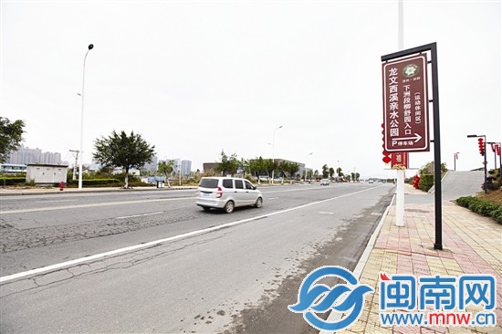 下洲段柳舒园入口停车场，没有减速标志