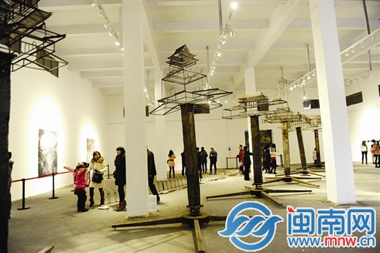 吴达新的装置艺术作品