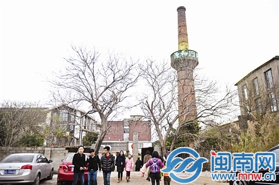 源和堂的旧烟囱呈现现代艺术效果