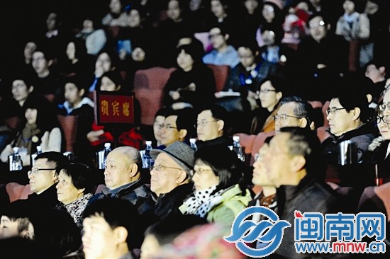 现场观众看得入迷