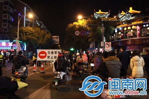 昨晚涂门街实行交通管制