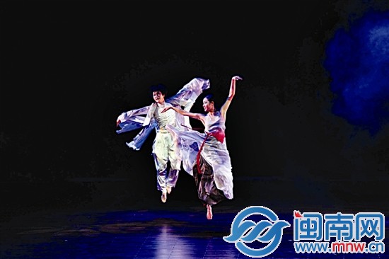 轻盈的现代舞