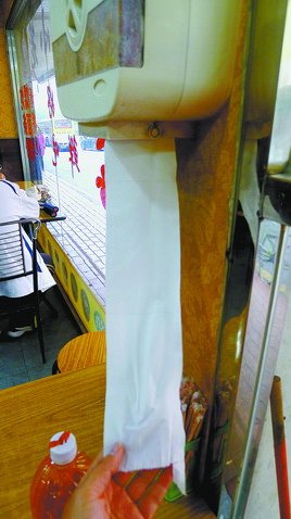 厦门小餐馆提供给客人用的纸巾