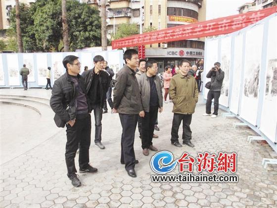 龙海市六名教师联合进行了书画展