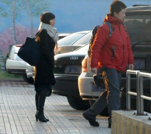 媒体曝柴静在美国生女 近日与家人返回北京