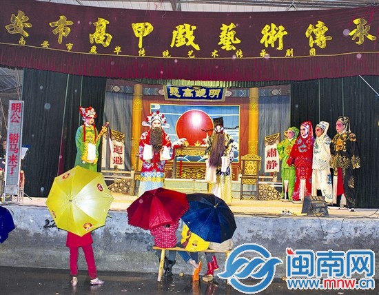 观看高甲戏《铡美案》