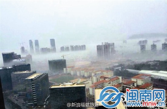 厦门上空雾气缭绕，如同仙境