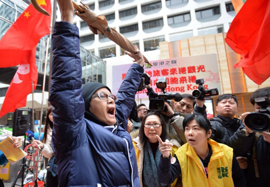 香港反内地组织举行灭蝗游行3