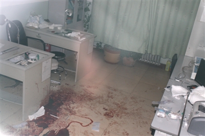 19岁患者铁管打死医生2