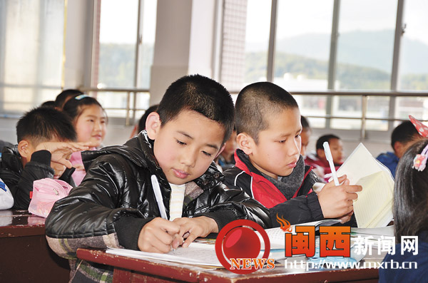 龙岩大洋小学1100多名师生新学期喜迁新教室