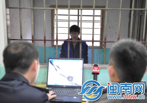 赖某接受警方讯问