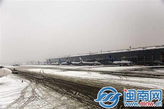 新郑机场因大雪关闭
