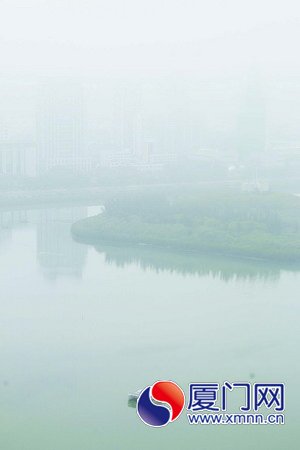筼筜雾景