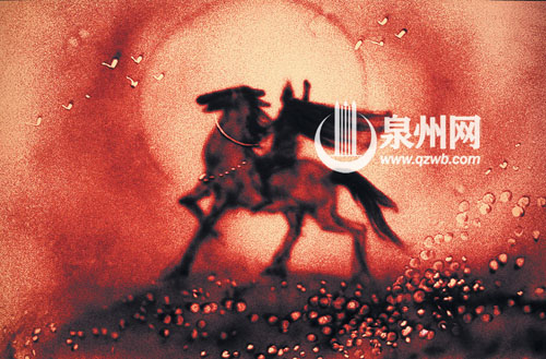 “郑成功雕像”的沙画，意喻“马到成功”。