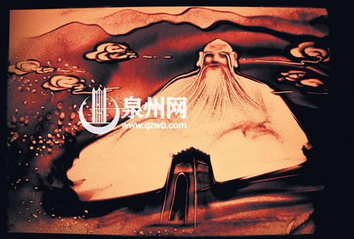 将“老君岩”与“清净寺”结合在一幅沙画作品内，展 
