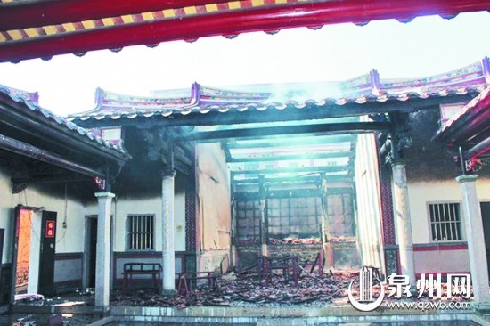 祖厝屋顶被烧塌