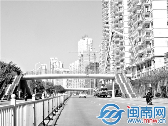 江滨路天桥正在施工
