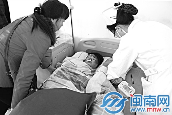 受伤的女童才8岁，还不知妈妈已经离她而去