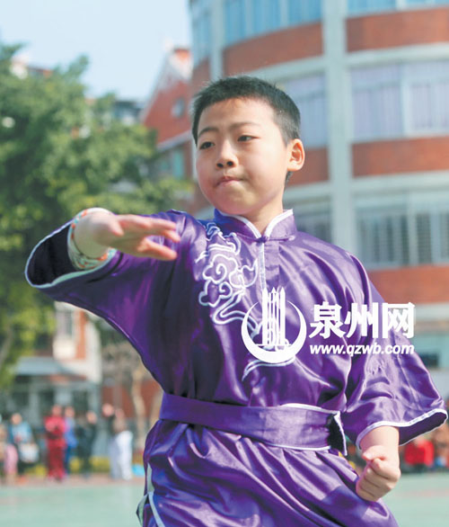 小学生打五祖拳有模有样