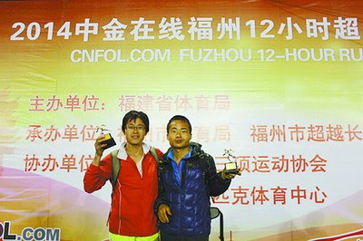 厦门选手游培泉（图右）