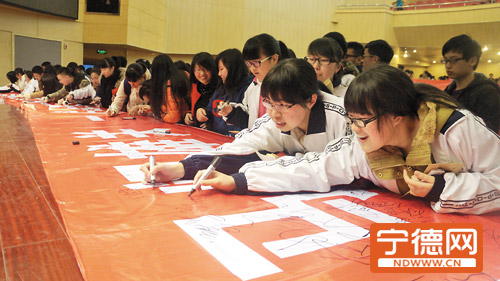 高考百日倒计时 学子签名决胜高考-图