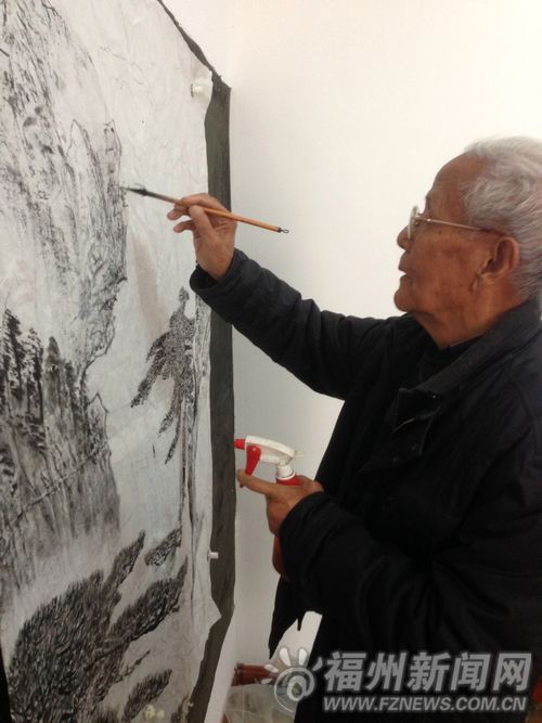 平时，江老就在住处内作画