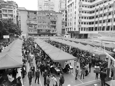 延平区2014年“春风行动招聘会”现场。