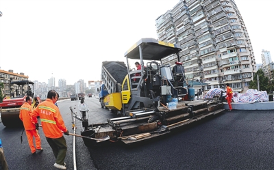 南平新水东大桥桥面铺设沥青