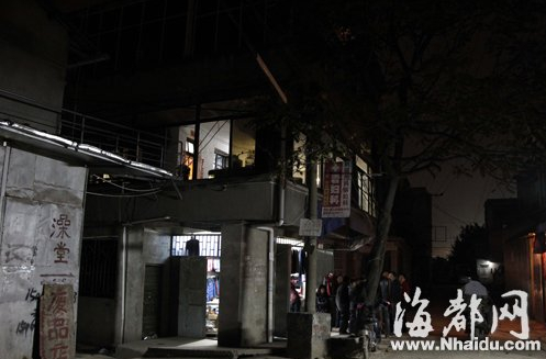 男子疑吸毒致幻捅伤多人 一人抢救无效身亡