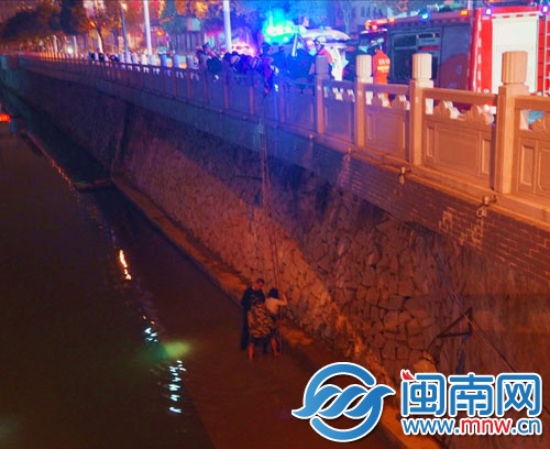 彭某跳溪轻生被救起