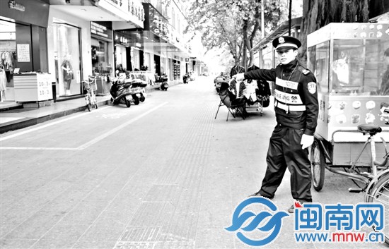 偷车露馅逃跑 协勤帮忙制服
