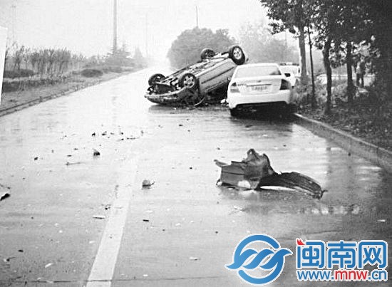 旧豪车伪造车祸