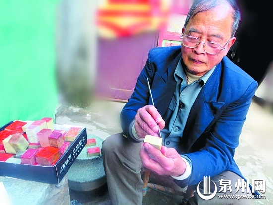 刻印让万老的生活充满快乐