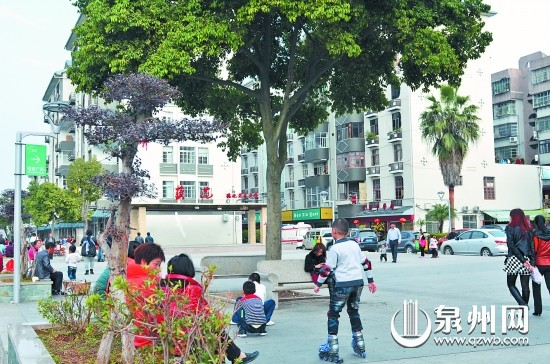 在德化县兴南社区，整治后的塔雁广场干净整洁