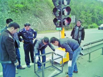 红绿灯管制通道