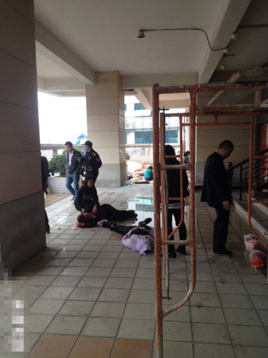 广东东莞旗峰路中侨大厦爆炸3