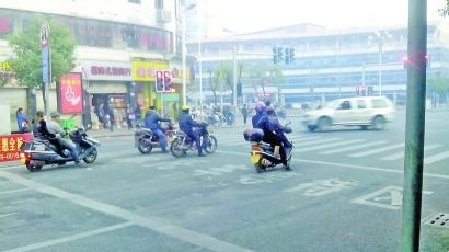 摩托车等待区