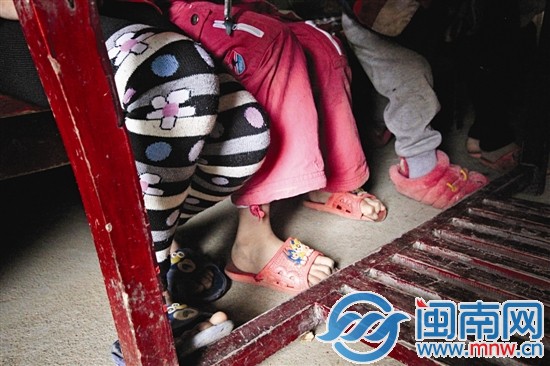 大冬天的，孩子们袜子不够穿