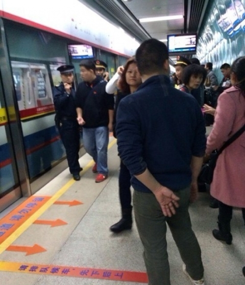 广州地铁踩踏事故3