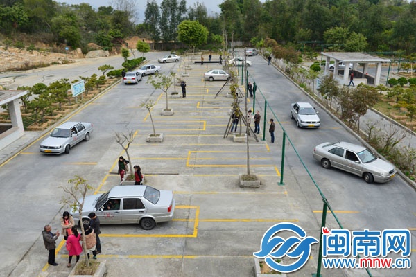 驾校训练场地