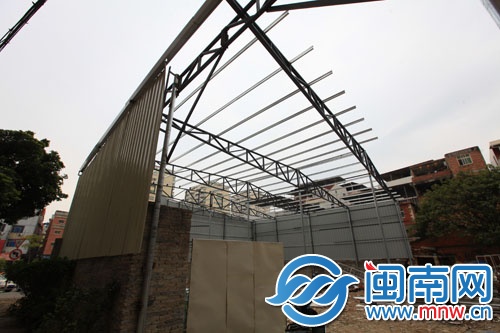 违章搭棚铁皮屋，将被拆除