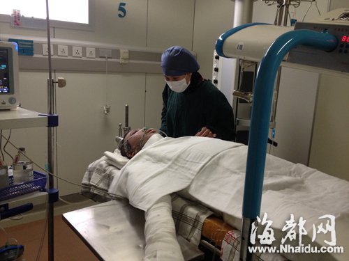 福州一男洗澡遇煤气爆炸全身烧伤